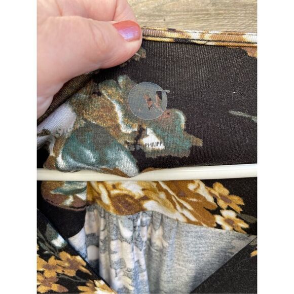 AJ Andrea Jovine size L faux tie front blouse. Semi sheer floral blouse - Picture 5 of 6